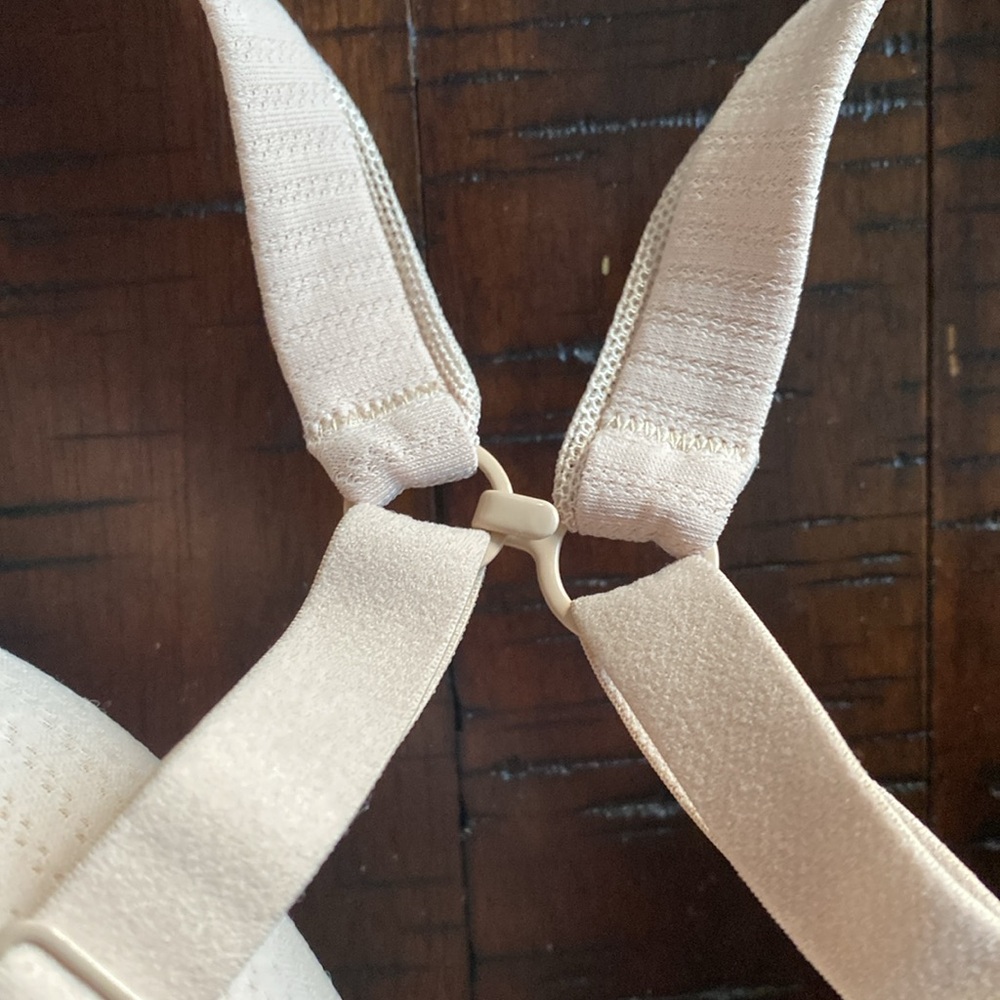 Hanes Convertible Bra Size 38B - Picture 4 of 7